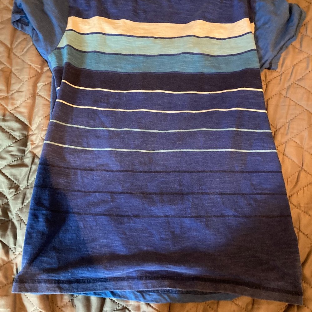 striped navy blue short sleeve shirt